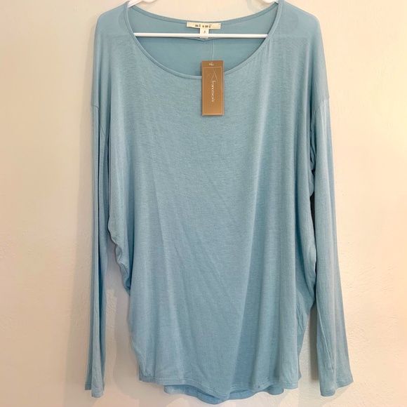 NWT Soft and Flowy Francesca’s Long Sleeve Top - Picture 2 of 5